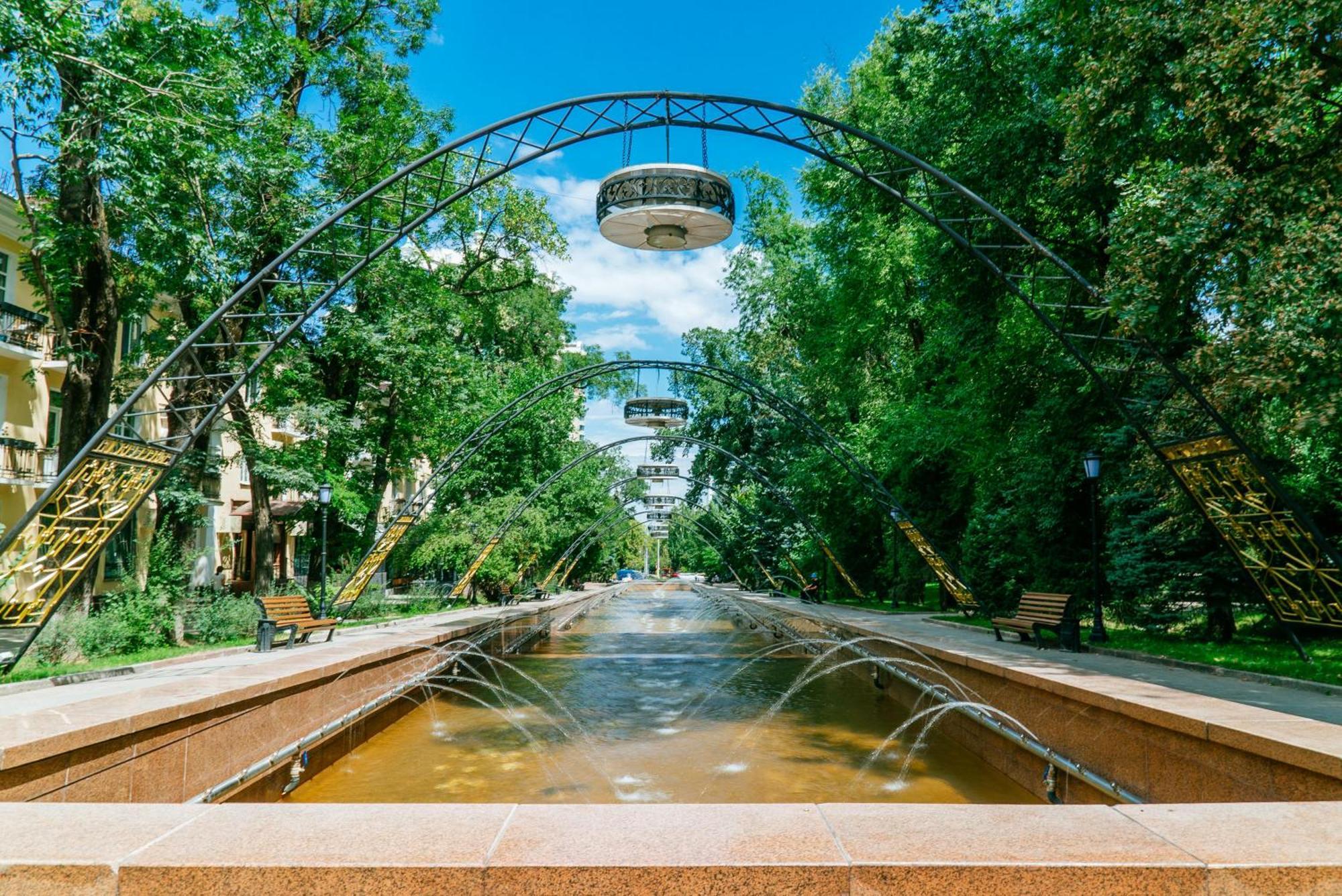 Nadezhda Apartments On Abay Avenue 59 อัลมาตี ภายนอก รูปภาพ