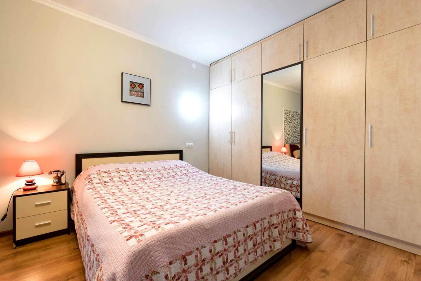 Nadezhda Apartments On Abay Avenue 59 อัลมาตี ภายนอก รูปภาพ